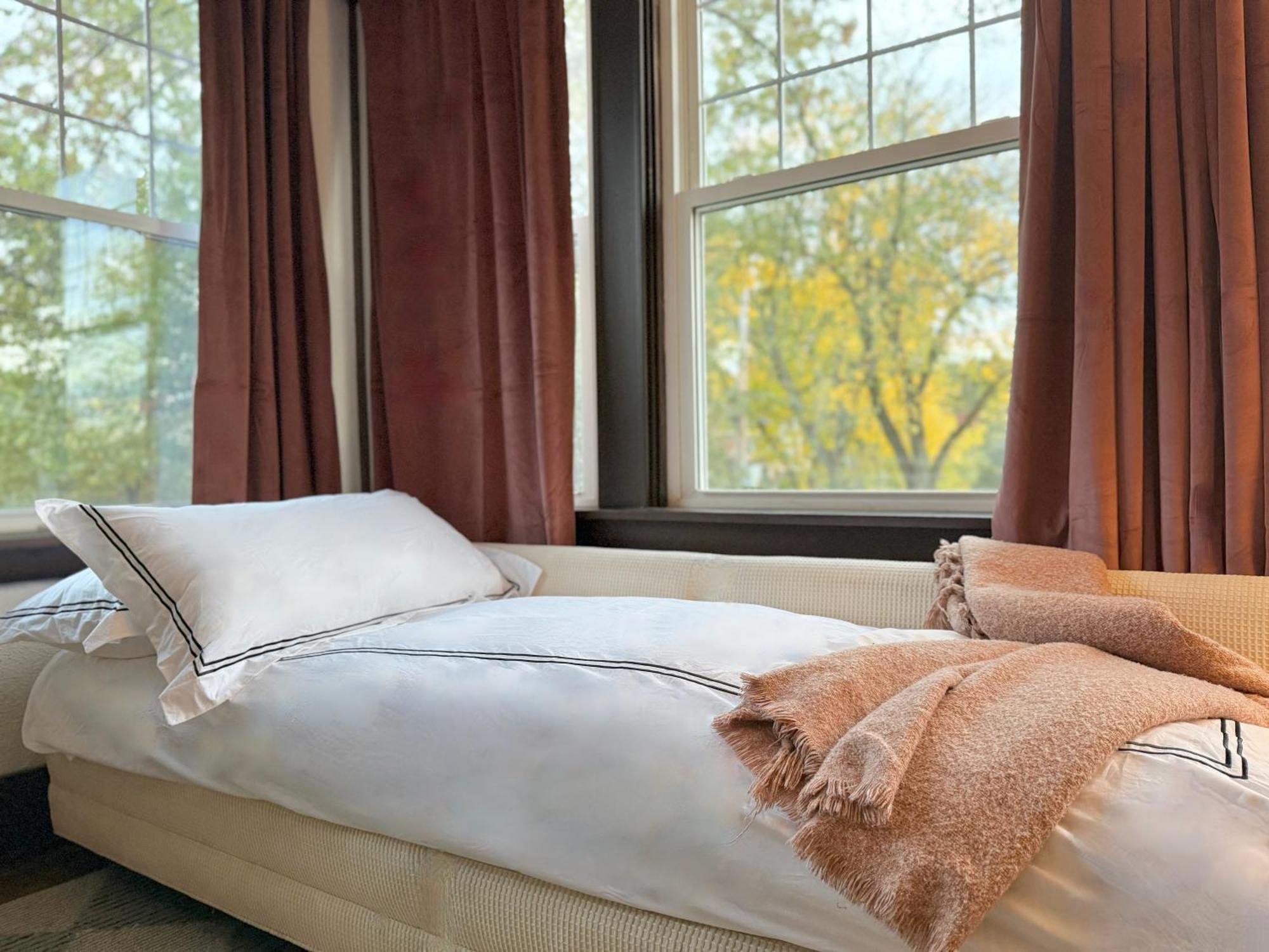 The Colonial At Mount Lebanon By Luxe Pgh Holiday home *